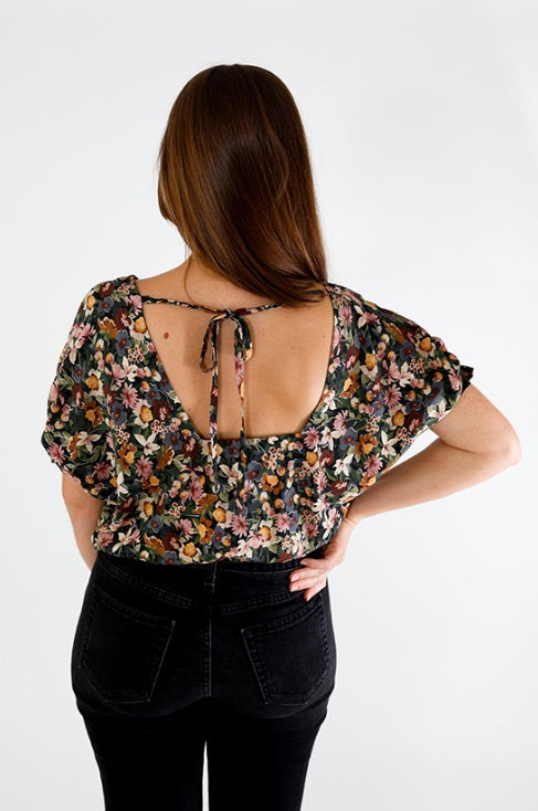 Chalk and Notch Aria Top