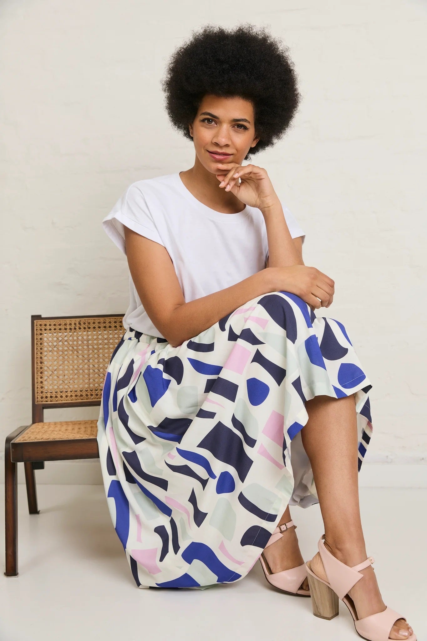 Atelier Jupe white viscose with soft abstract shapes