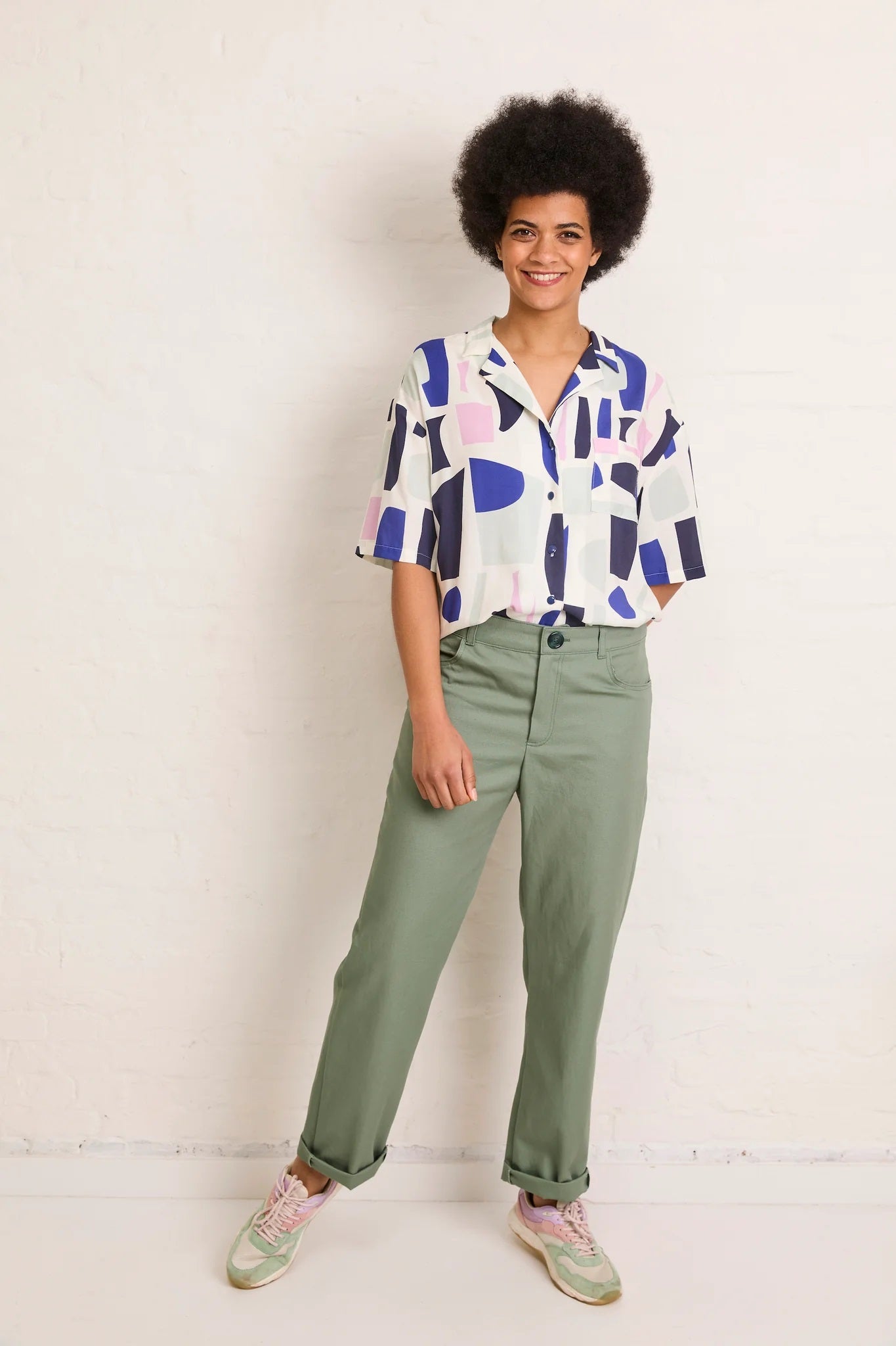 Atelier Jupe white viscose with soft abstract shapes